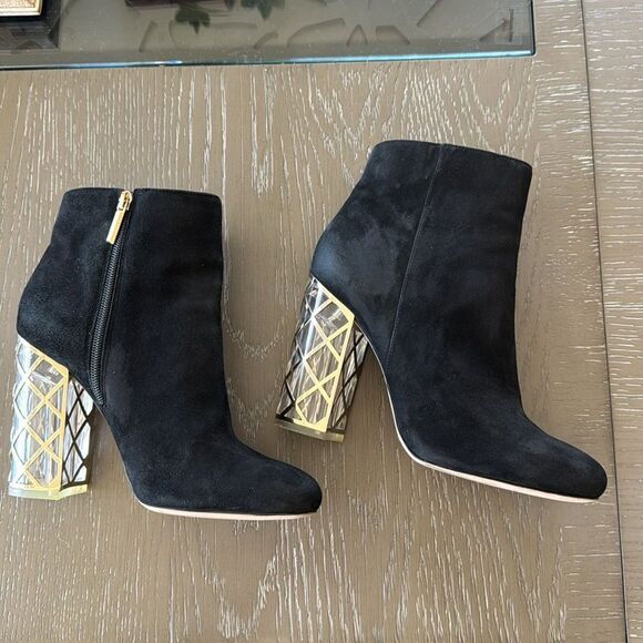 Karl Lagerfeld Black Leather Suede Ankle Boots Geometric Gold Block Heel Sz 8.5 - Picture 4 of 16